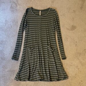 Gilli Gray Striped Shift Dress